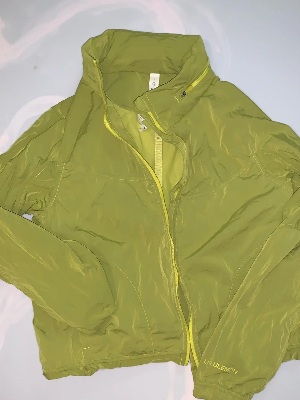 Women’s lululemon green windbreaker jacket